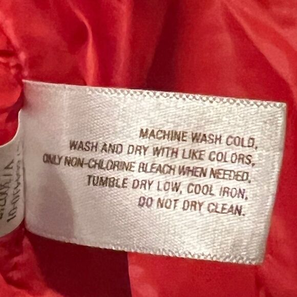 Old Navy Women's Red Puffer Jacket Medium EUC - Picture 6 of 7